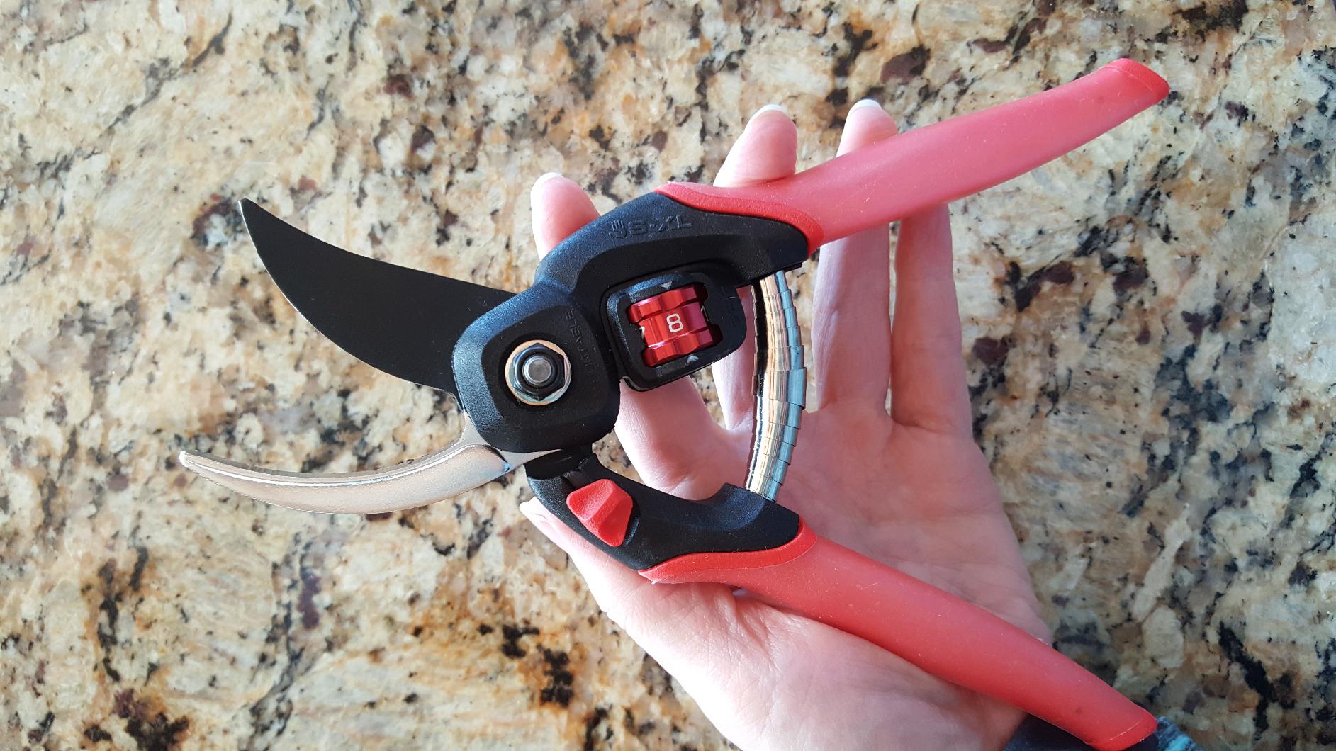 Corona Clipper BP 4214D Flex Dial Bypass Pruner With Comfort Gel Grips, 3/4 Inch, Red/Black customer photo 2