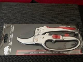 Ironwood Tool Company Ratchet Pruning Shears, Cuts up to 1