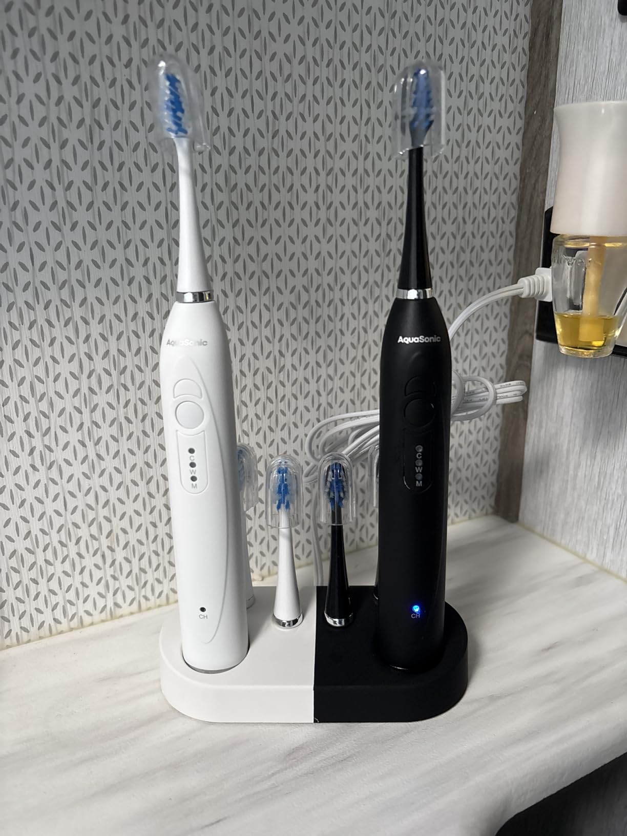 Aquasonic Duo - Dual Handle Ultra Whitening 40,000 VPM Wireless Charging Electric ToothBrushes - 3 Modes with Smart Timers - 10 Dupont Brush Heads & 2 Travel Cases Included customer photo 2