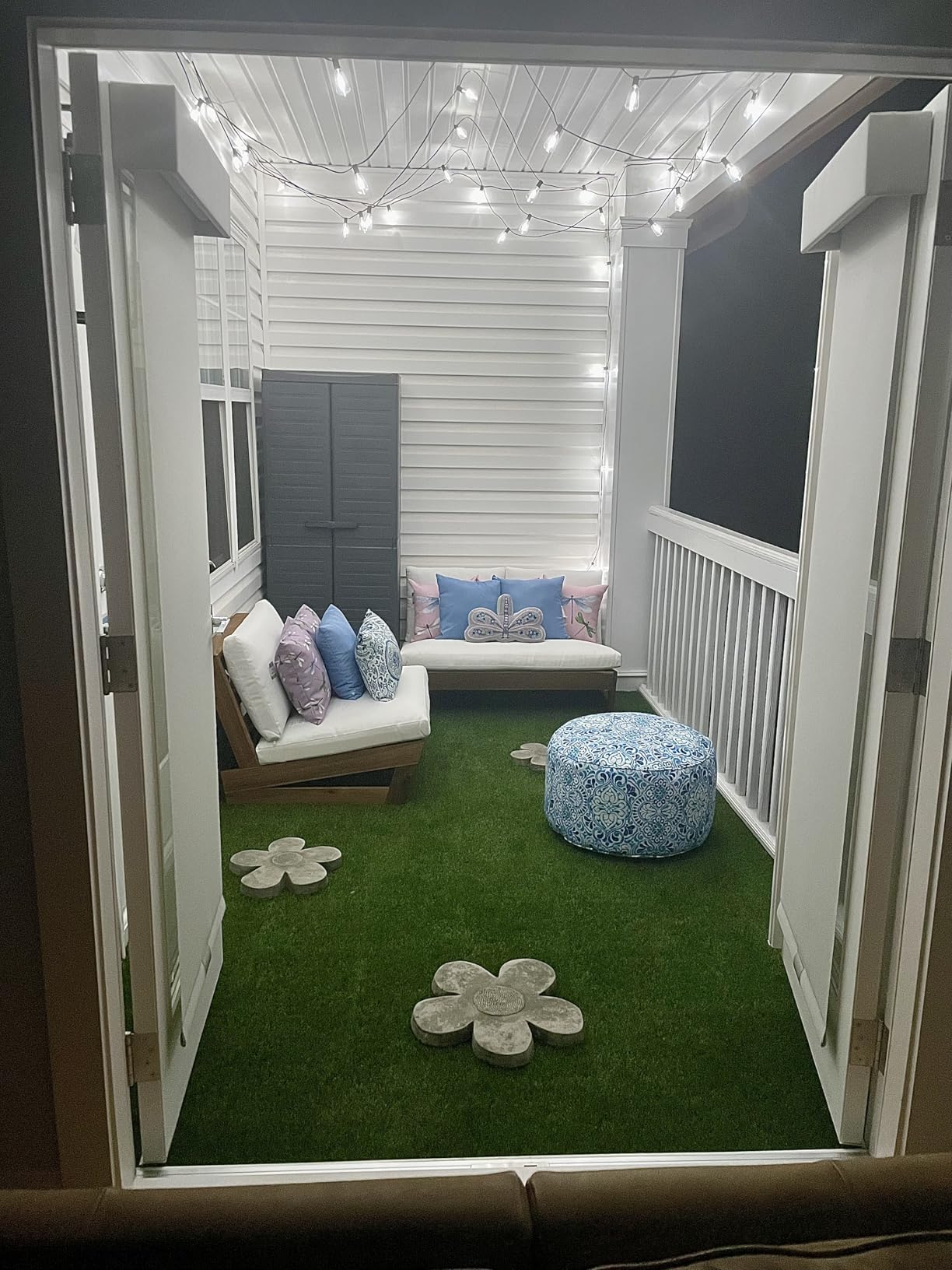 Great Deal Furniture Kaitlyn Outdoor Acacia Wood Loveseat with Cushions, Teak and White customer photo 1