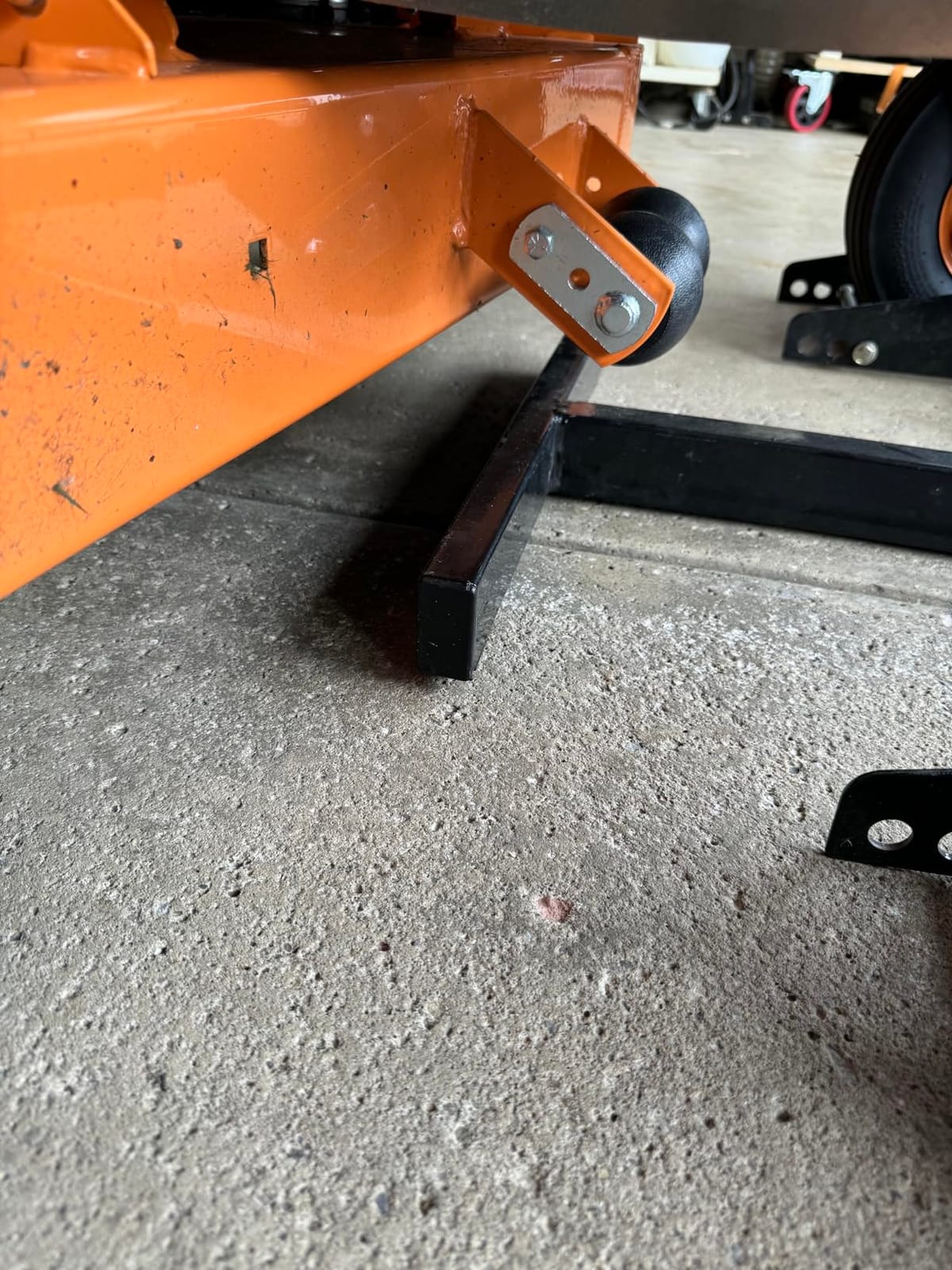 MoJack MJ750XT Pro ZTR & Rider Lawn Mower Lift Jack, 750 lb Capacity customer photo 1