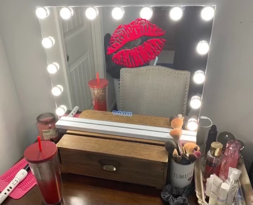 Hansong Vanity Mirror with Lights and Bluetooth Speaker 22.8''x18.4'' Lighted Makeup Mirror with 15 LED Bulbs Hollywood Vanity Mirror with 3 Lighting Modes USB Charging and 10x Magnification customer photo 1