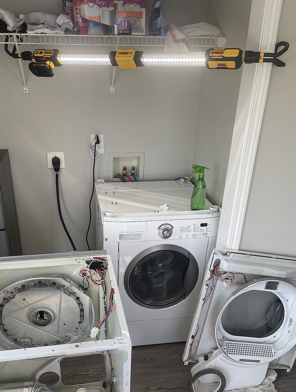 DEWALT 12V/20V MAX Cordless Hood Light, Mechanic Work Light, LED, Bare Tool Only (DCL045B) customer photo 2