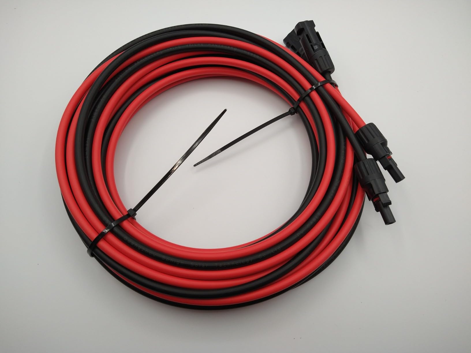 Solar Extension Cable 30 Ft 10AWG (6mm²) Solar Power Cable Wire Male Female Connectors Gauge 30' 30A Wire for Roof PV Wire Solar Panel Cables 10 Gauge Wire customer photo 1