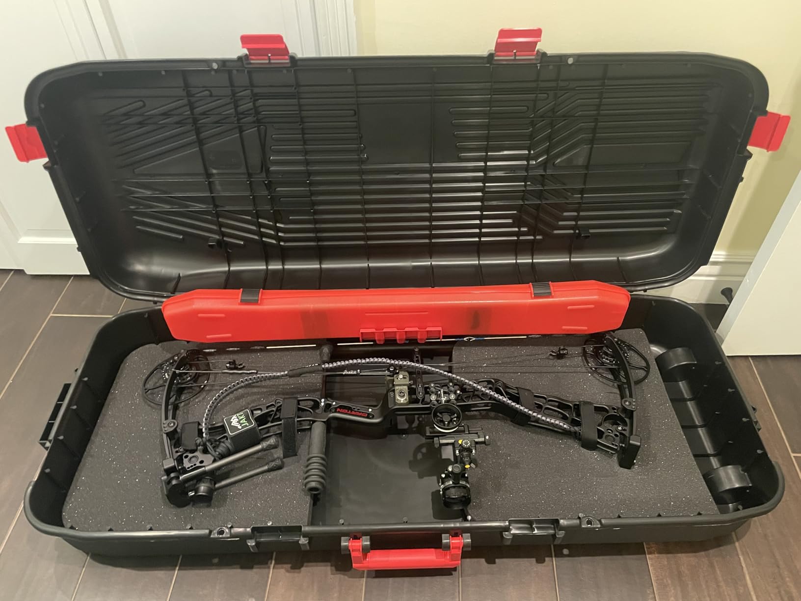 MTM Traveler Compound Bow Case with Wheels, Up to 44”- Hard Shell Bow Case customer photo 2