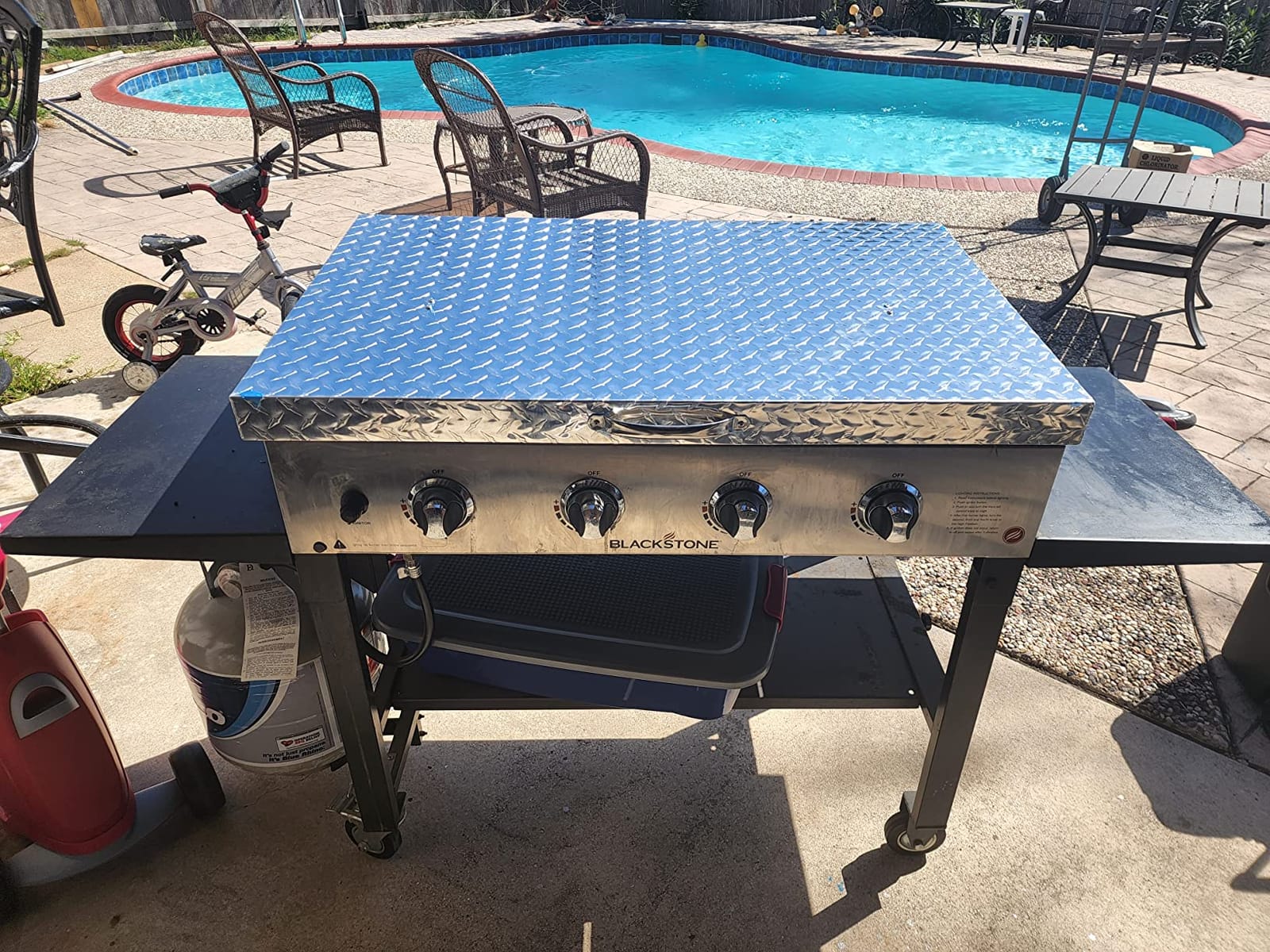Flybold 36 Inch Blackstone Griddle Hard Cover – Aluminum Flat Top Grill Lid with Suitcase Handle – Lightweight, Weatherproof, Diamond Cut BBQ Replacement Cover for Blackstone & Member’s Mark Griddles customer photo 1