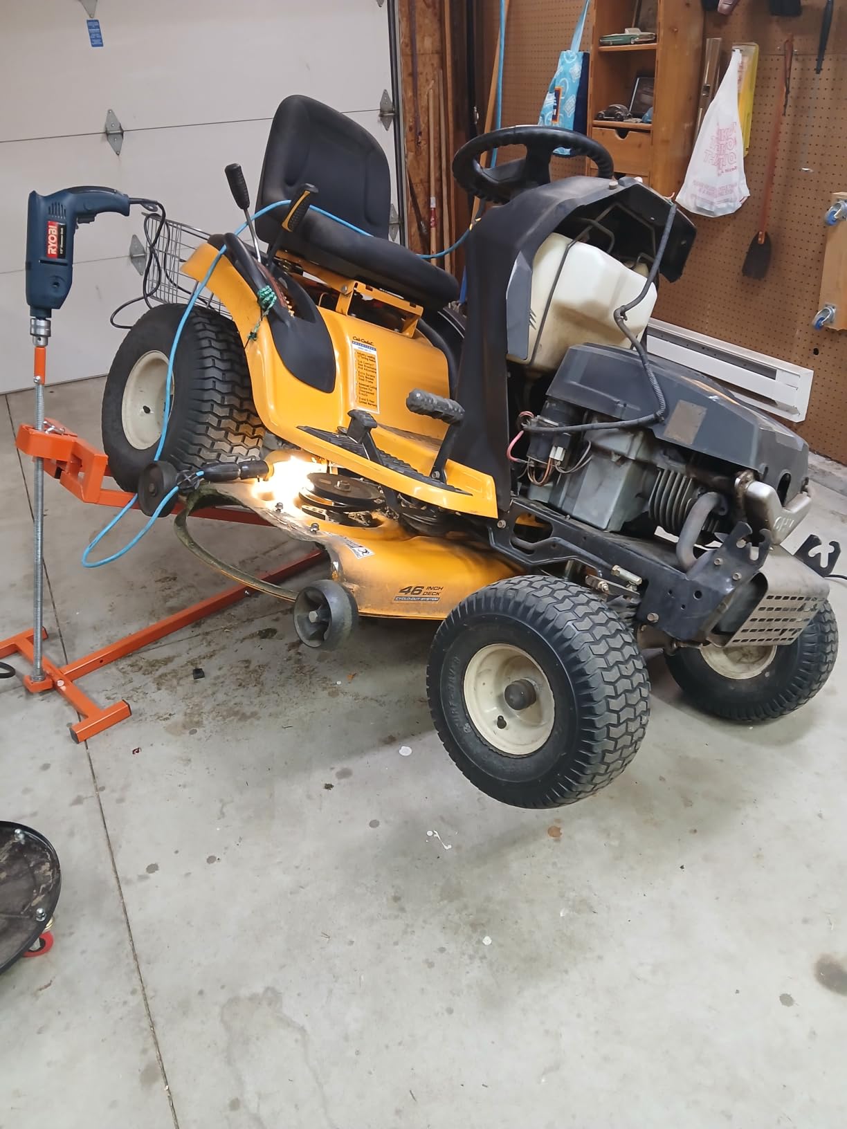 Lawn Mower Lift Jack - Lifting Platform 882 lbs Capacity for Lawn Mowers & GardenTractors with Manual & Power Tool Handles customer photo 1