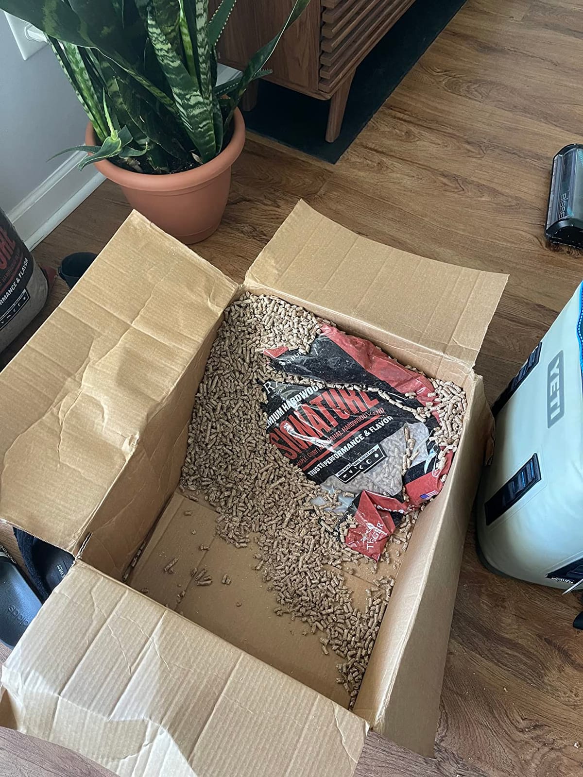 Traeger Grills Signature Blend 100% All-Natural Wood Pellets for Smokers and Pellet Grills, BBQ, Bake, Roast, 18 lb. Bag customer photo 1