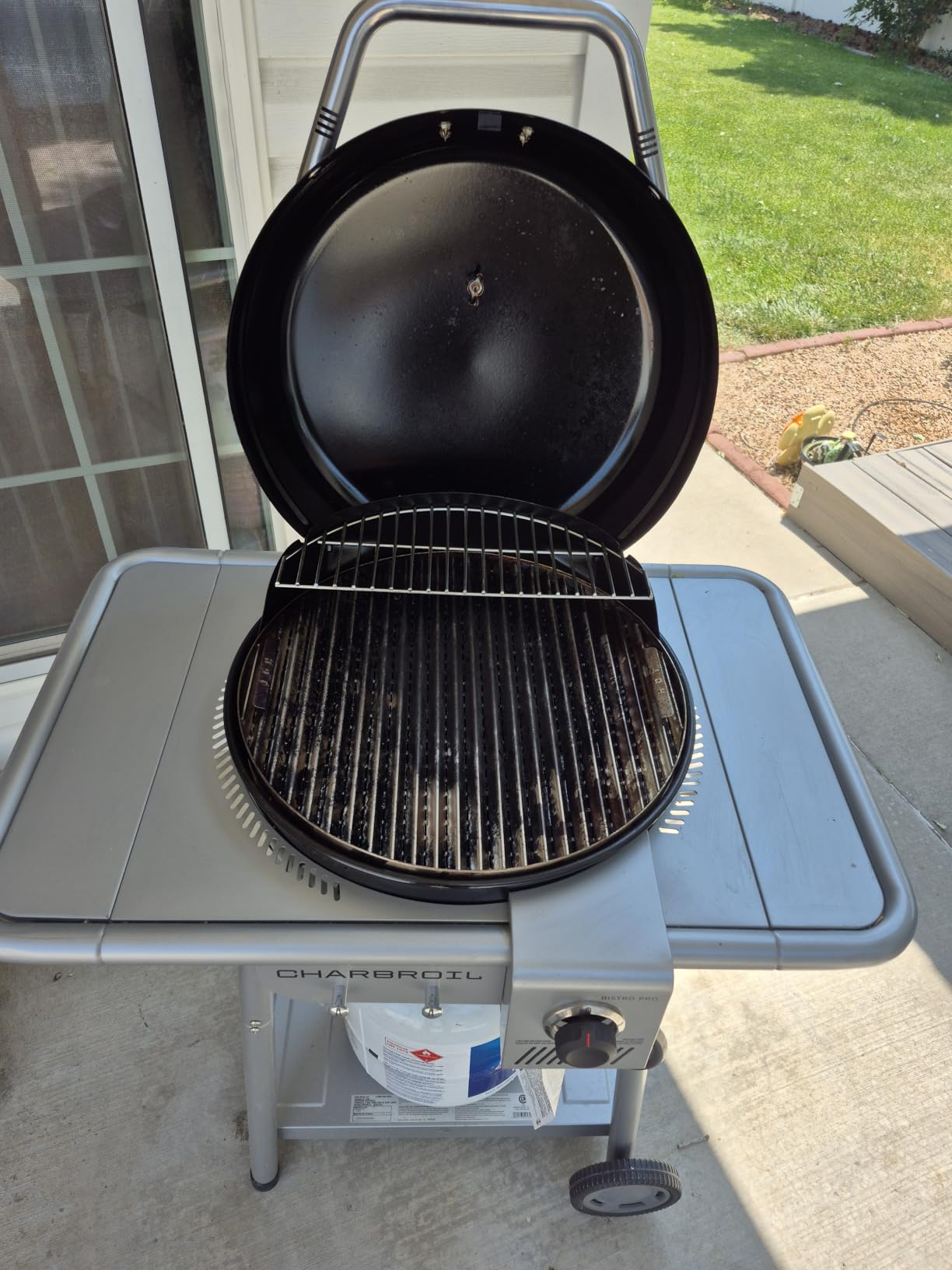 Charbroil Bistro Pro 2-in-1 Gas & Charcoal Grill with 240 Sq. In. Cooking Space, Compact Black Grill for Patio & Balcony customer photo 1