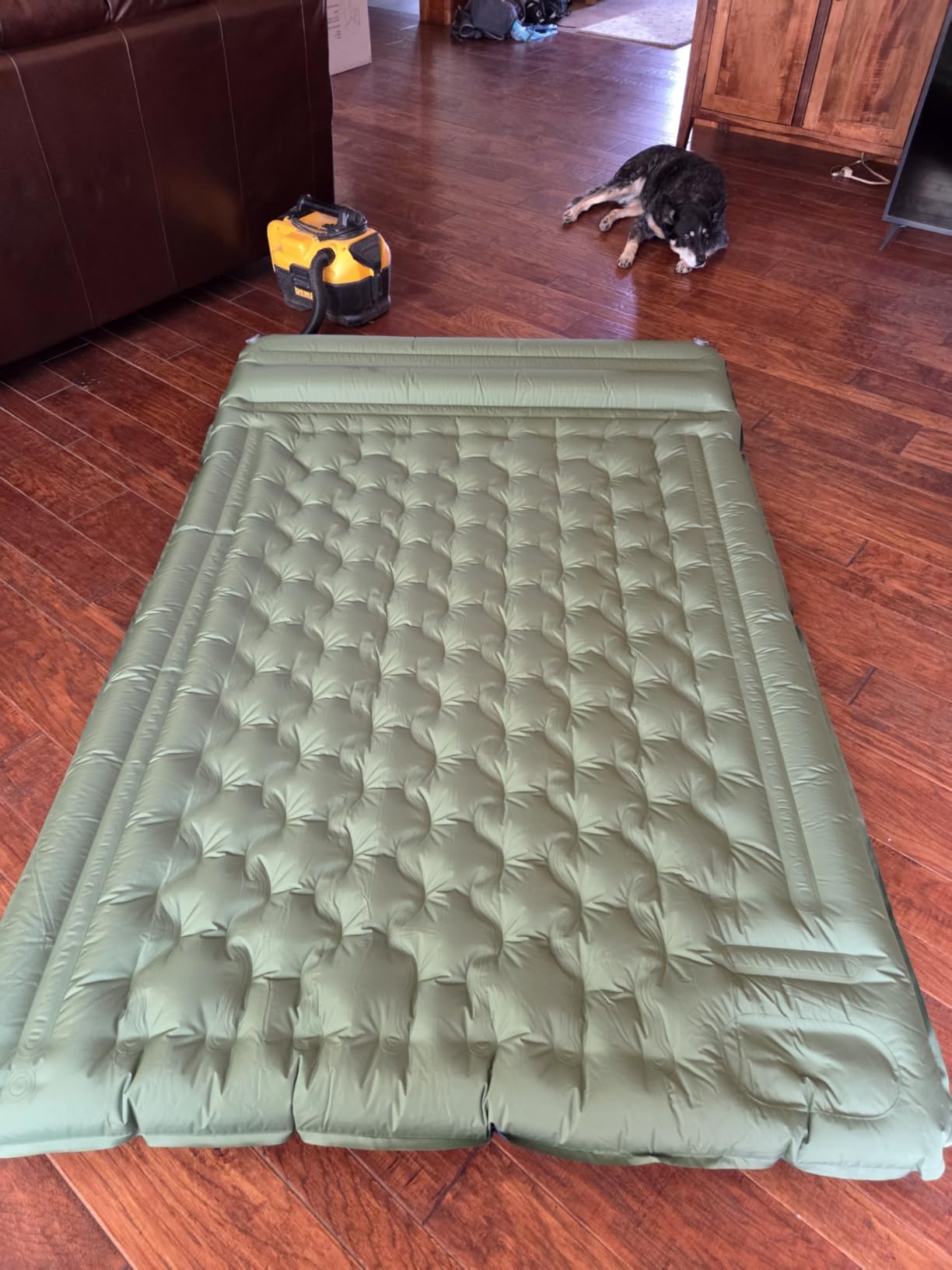 Double Sleeping Pad for Camping, Extra Thick 5 Inch Self-Inflating 2 Person Camping Mattress,with Built-In Foot Pump, Insulated Inflatable Trampoline Mat for Backpacking, Hiking, Tents & Winter customer photo 2