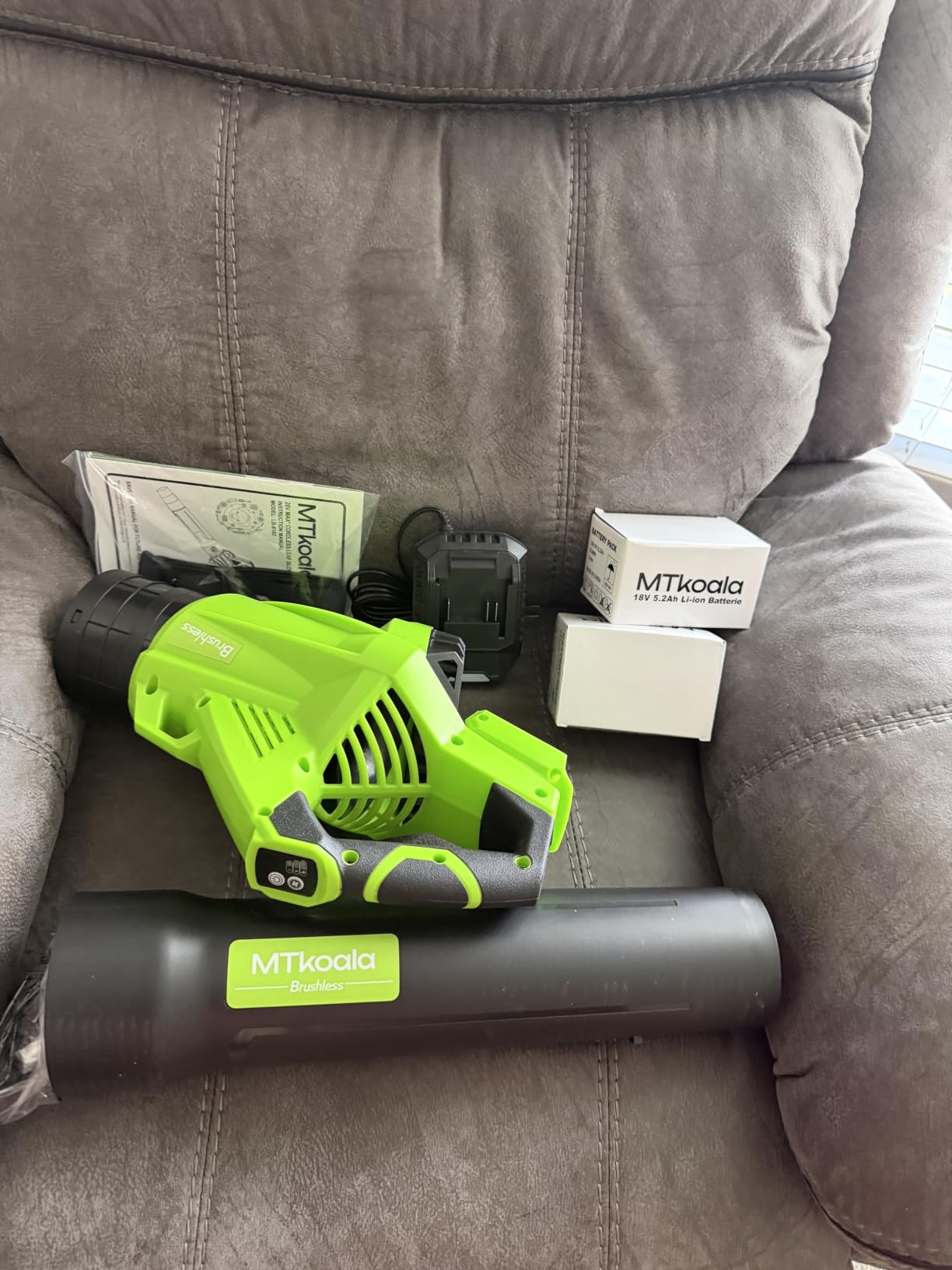 Leaf Blower Cordless, New Upgraded 1200W Brushless Motor Leaf Blower, 700CFM 200MPH with 3 Speed Modes, 160Mins Max Runtime, Handheld Electric Blower for Lawn Care, Yard, Dust & Snow (Orange) customer photo 2