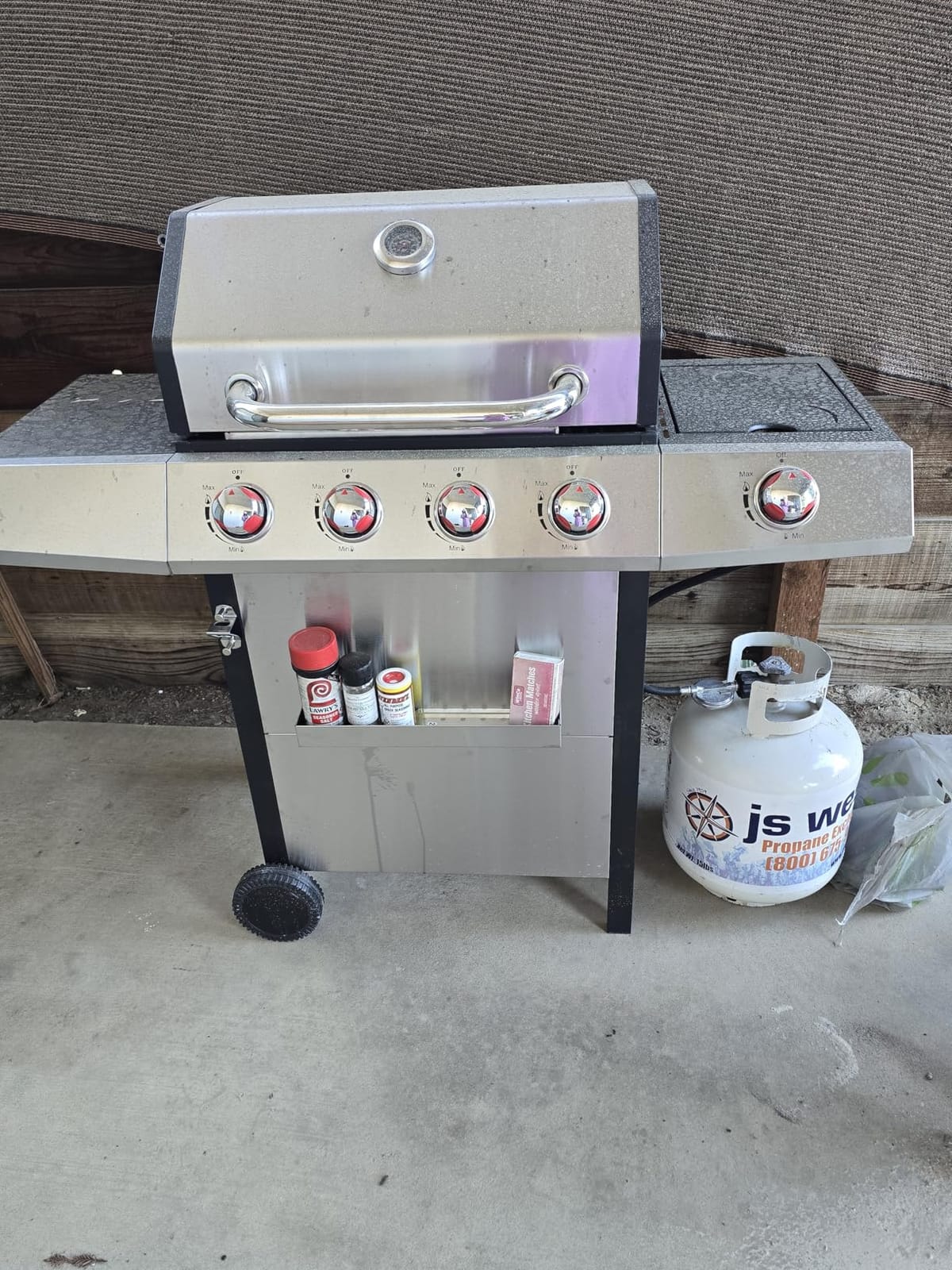 Griddle Grill Combo, 4 Burner Propane Gas and Charcoal Grill Combo with Side Burner, Outdoor BBQ Grill with Cast Iron Grates & Prep Space for Backyard Patio customer photo 1