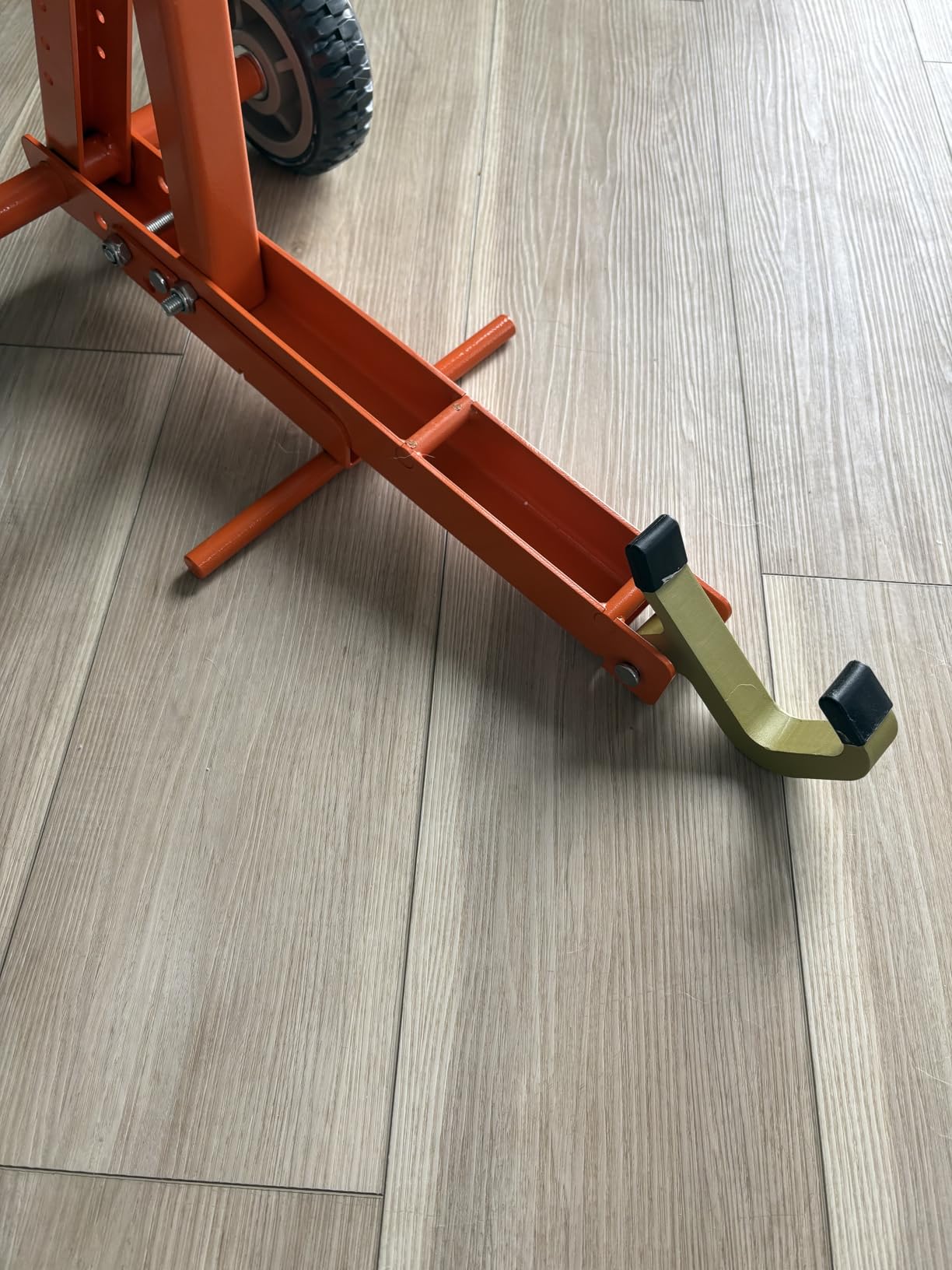 Lawn Mower Lift, 800 lb Capacity Zero Turn Mower Lift, Orange customer photo 2