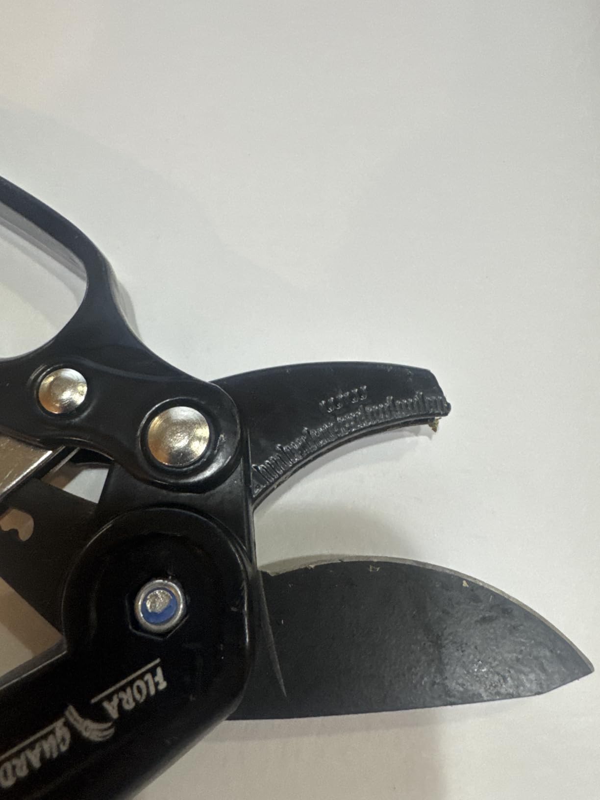 FLORA GUARD Heavy Duty Ratchet Pruning Shears, SK5 Steel Garden Clippers customer photo 2