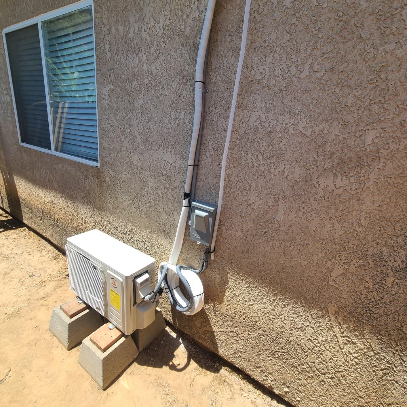 Albott 12,000 BTU DIY Mini Split AC & Heating System with Pro Fast-Fit Set customer photo 2